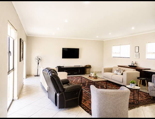 4 BEDROOM HOUSE FOR SALE IN BLUE SADDLE RANCHES